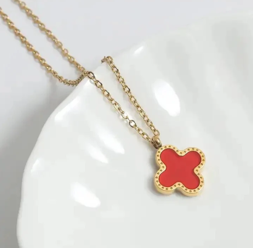 Clover Necklace Trend: The Must-Have Accessory of the Season