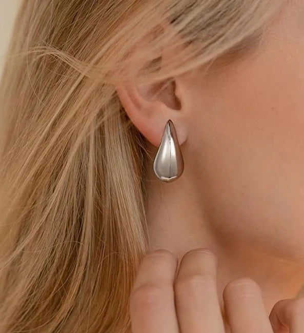 Sterling Silver Teardrop Earrings: Perfect for Everyday Glamour