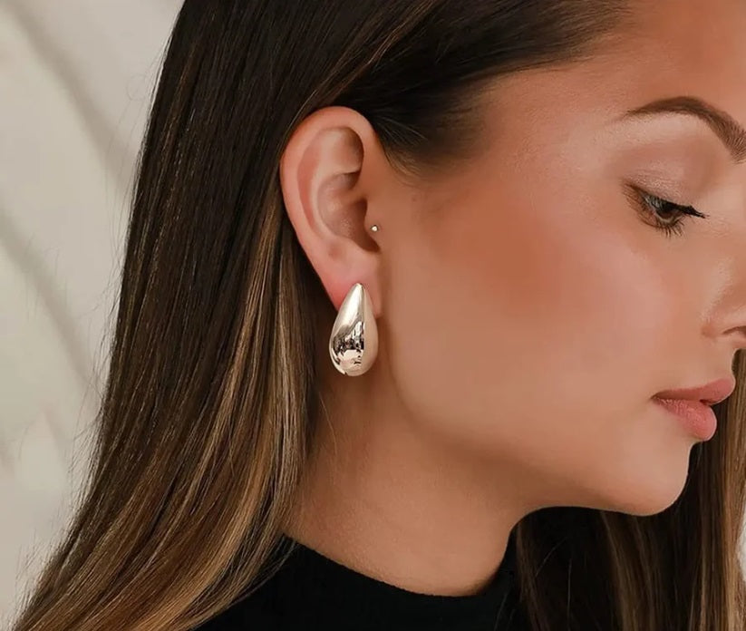 The Timeless Appeal of Hoop Earrings for women