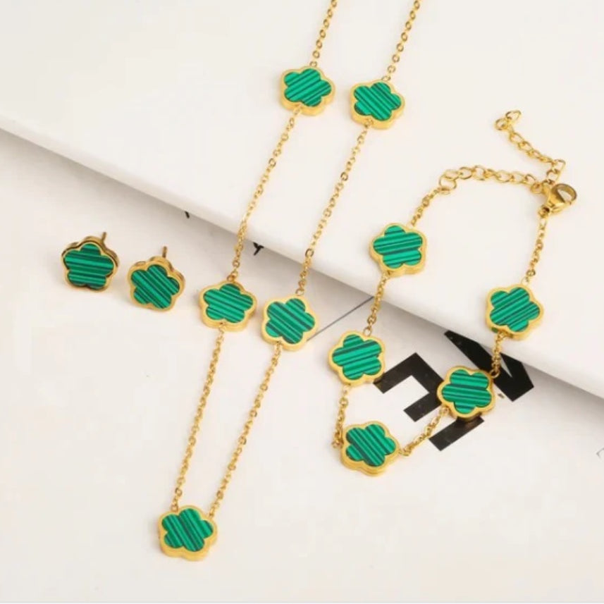 Why Is The Clover Necklace So Popular.