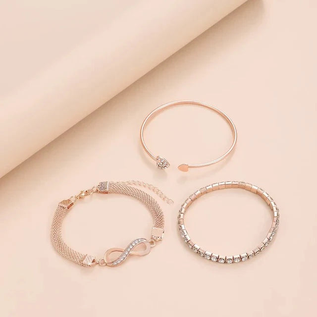 The Luxe Charm of the Clover Bracelet: A Touch of Luck for Every Wrist
