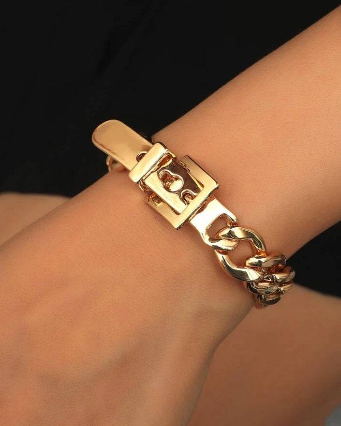 Gold chain bracelet